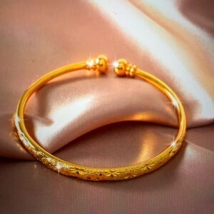Elegant Gold Bangle Bracelet